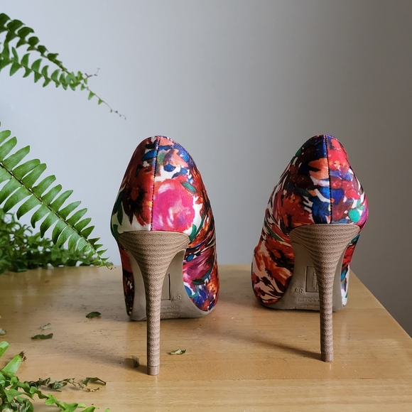 Christian Siriano Heels - Picture 6 of 11